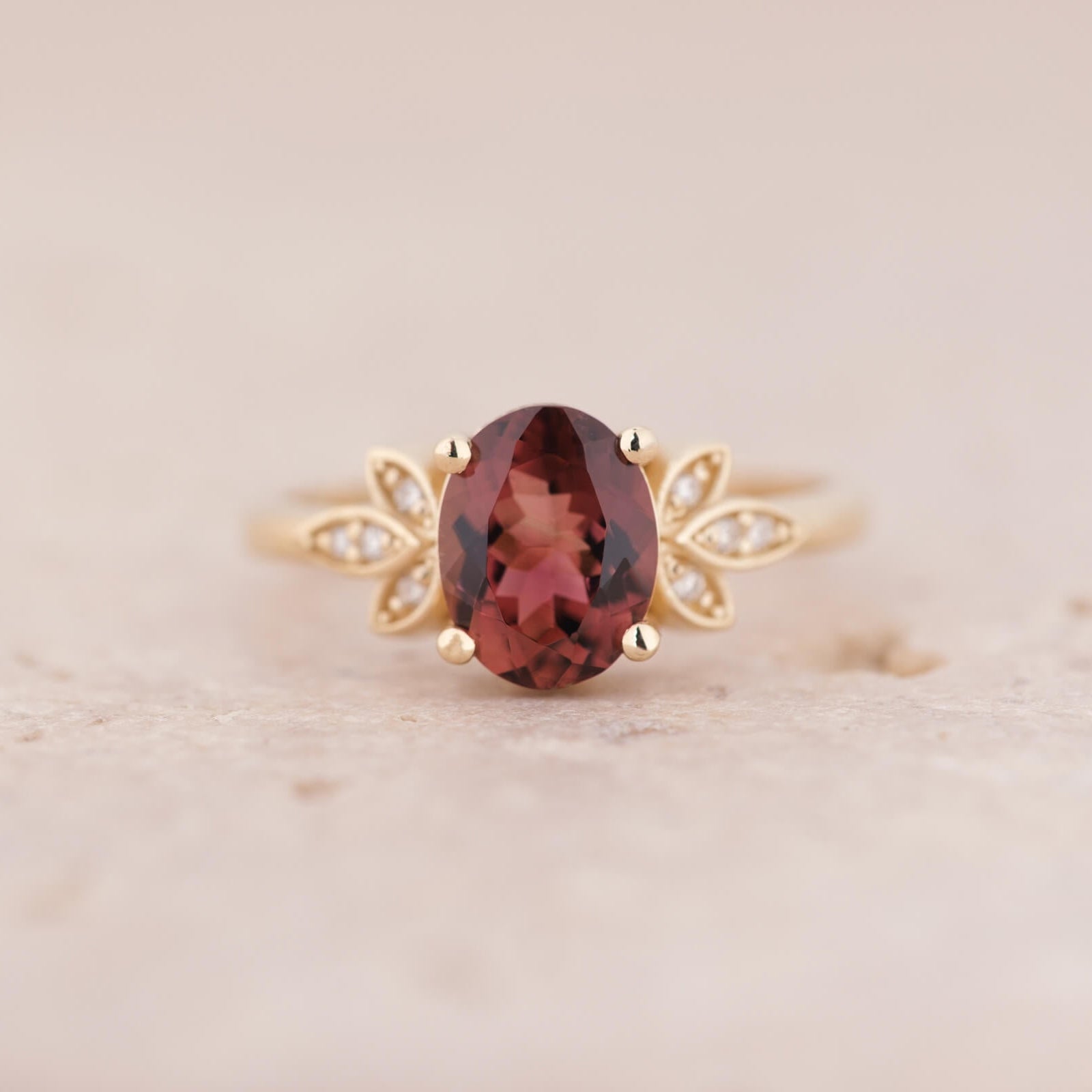 Vilya | Oval Turmalin ve Pırlantalı Yüzük