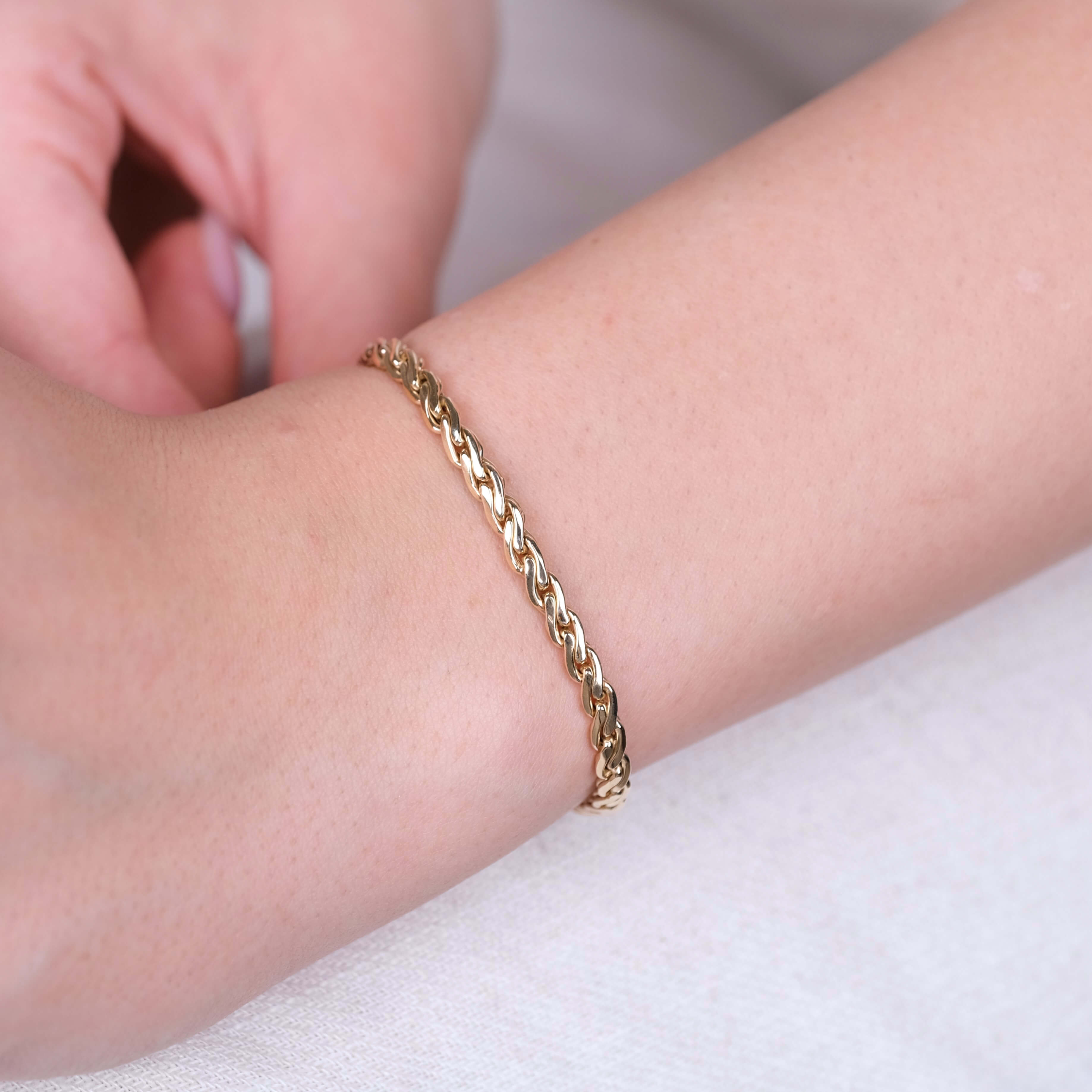 14 Ayar Altın Örgü Bileklik