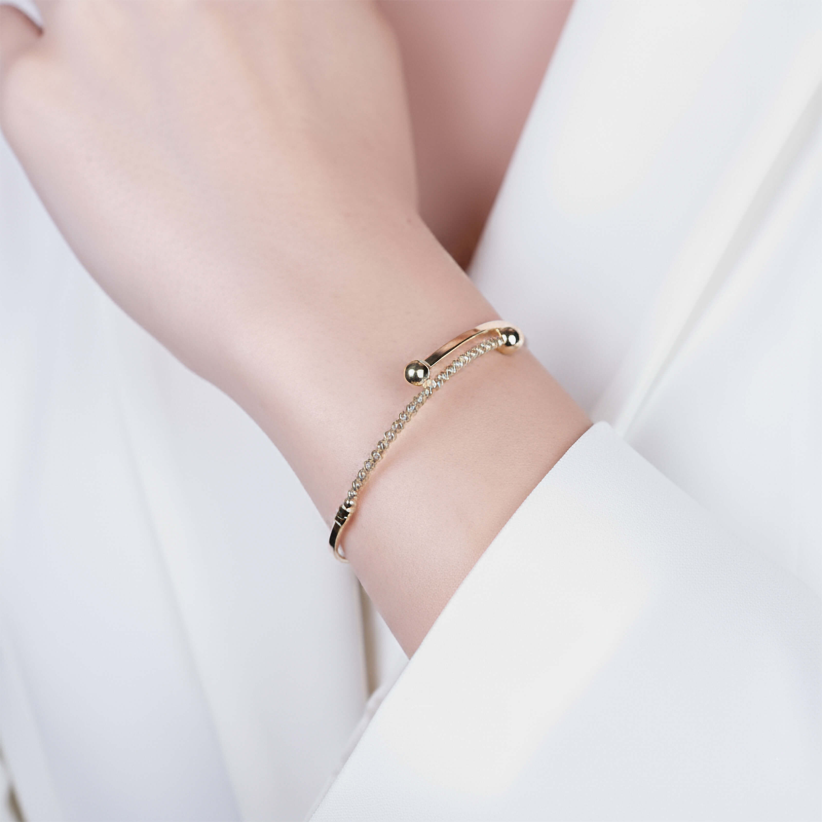 Bombeli Uçlu 14 Ayar Altın Kelepçe