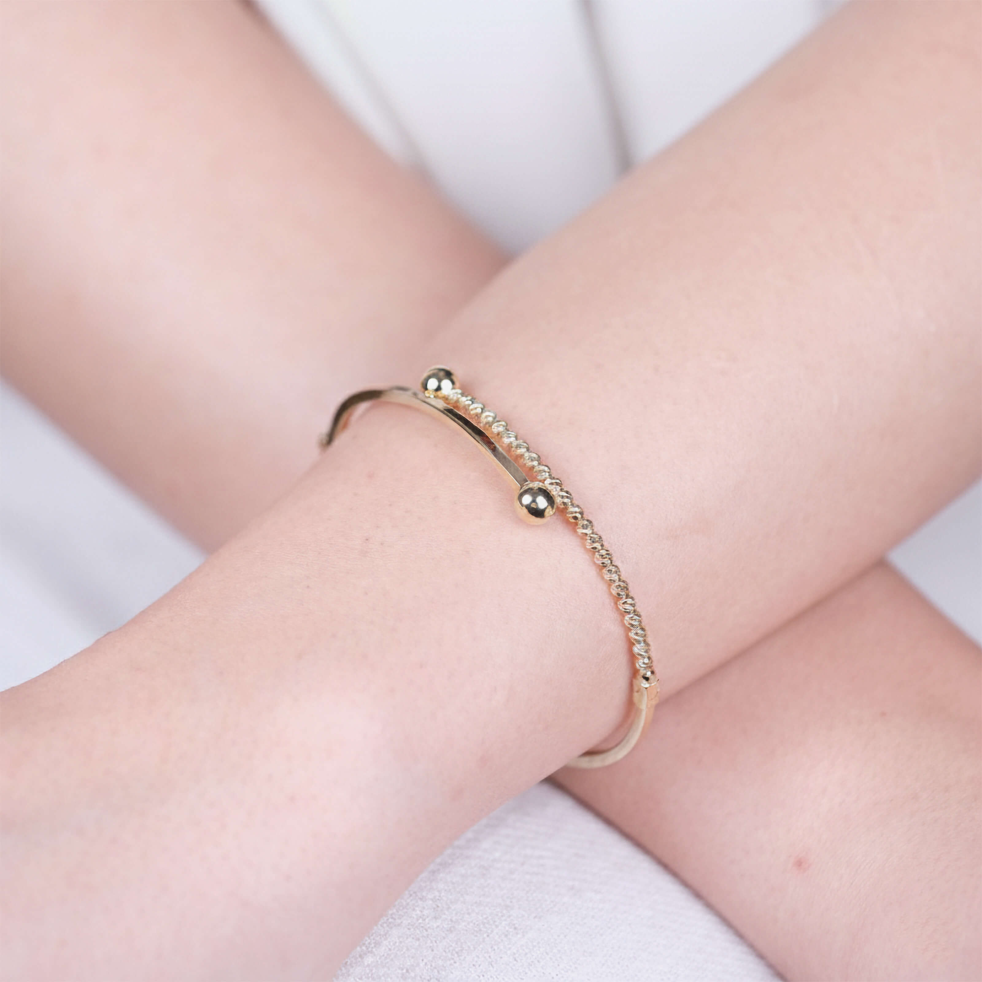 Bombeli Uçlu 14 Ayar Altın Kelepçe