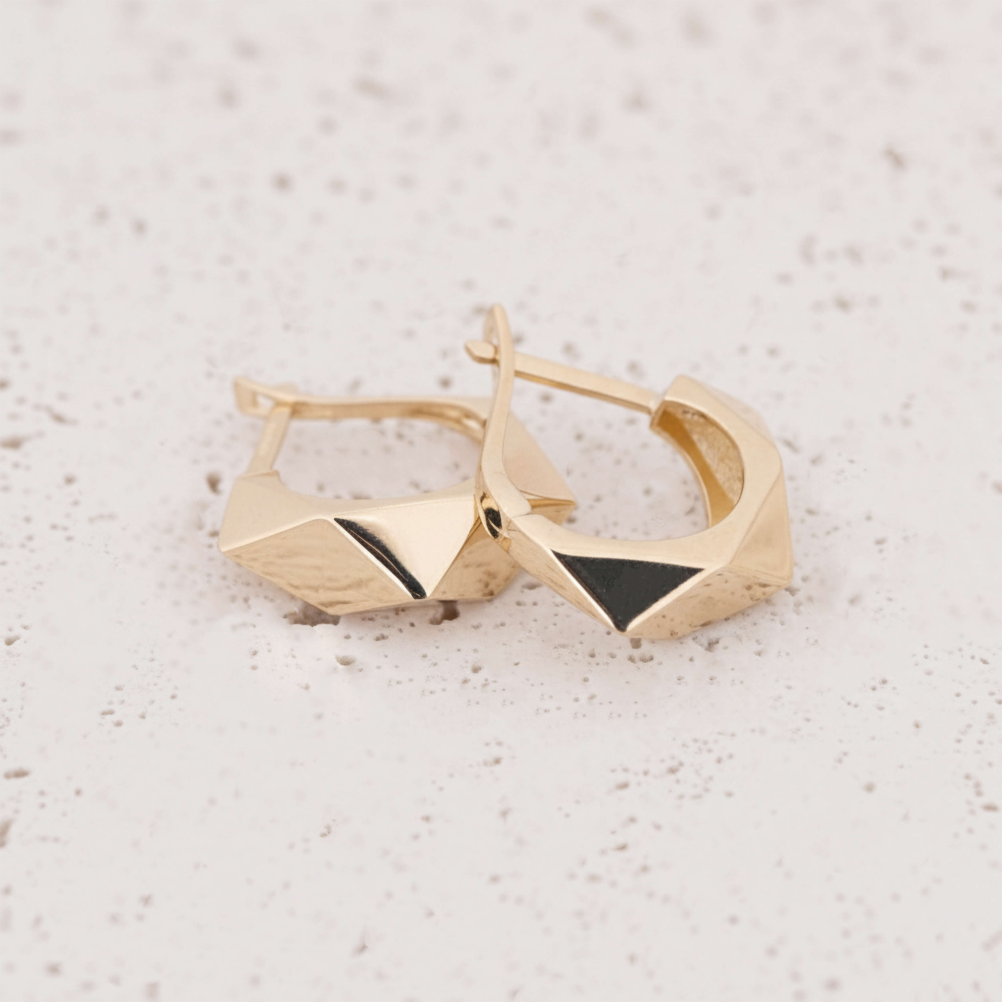 Prizma Model 14 Ayar Altın Küpe