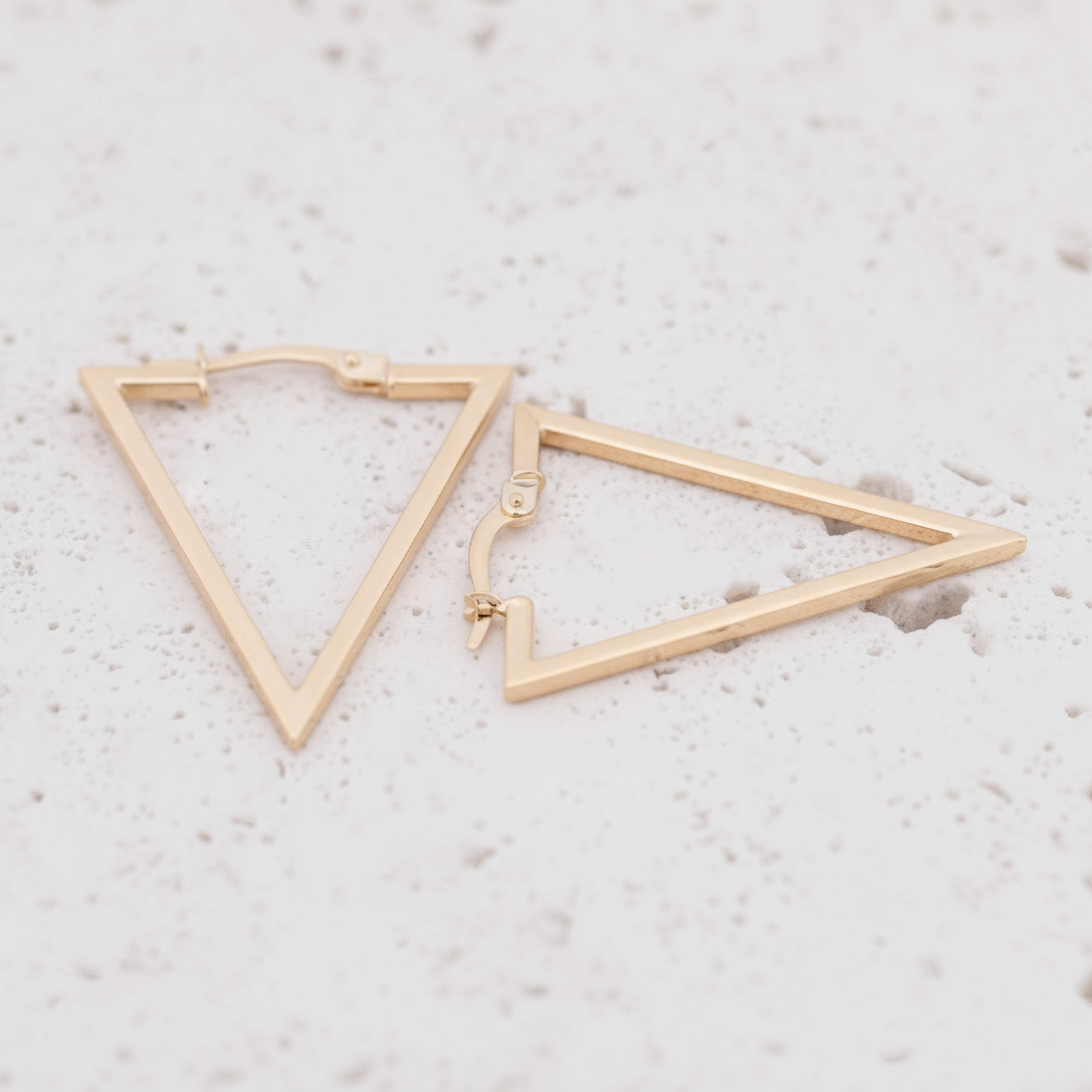 V Form 14 Ayar Altın Küpe