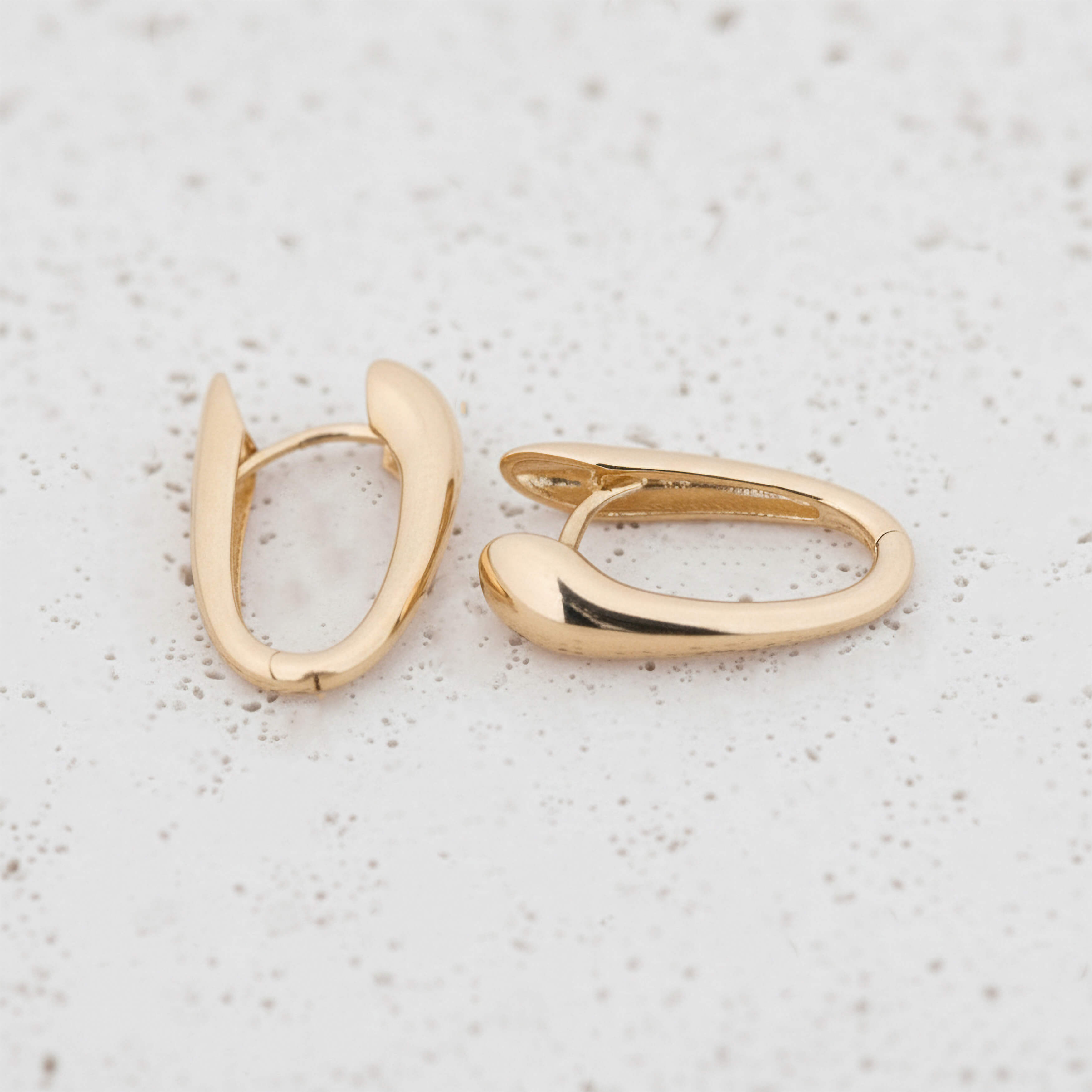 Kapsül Form 14 Ayar Altın Küpe