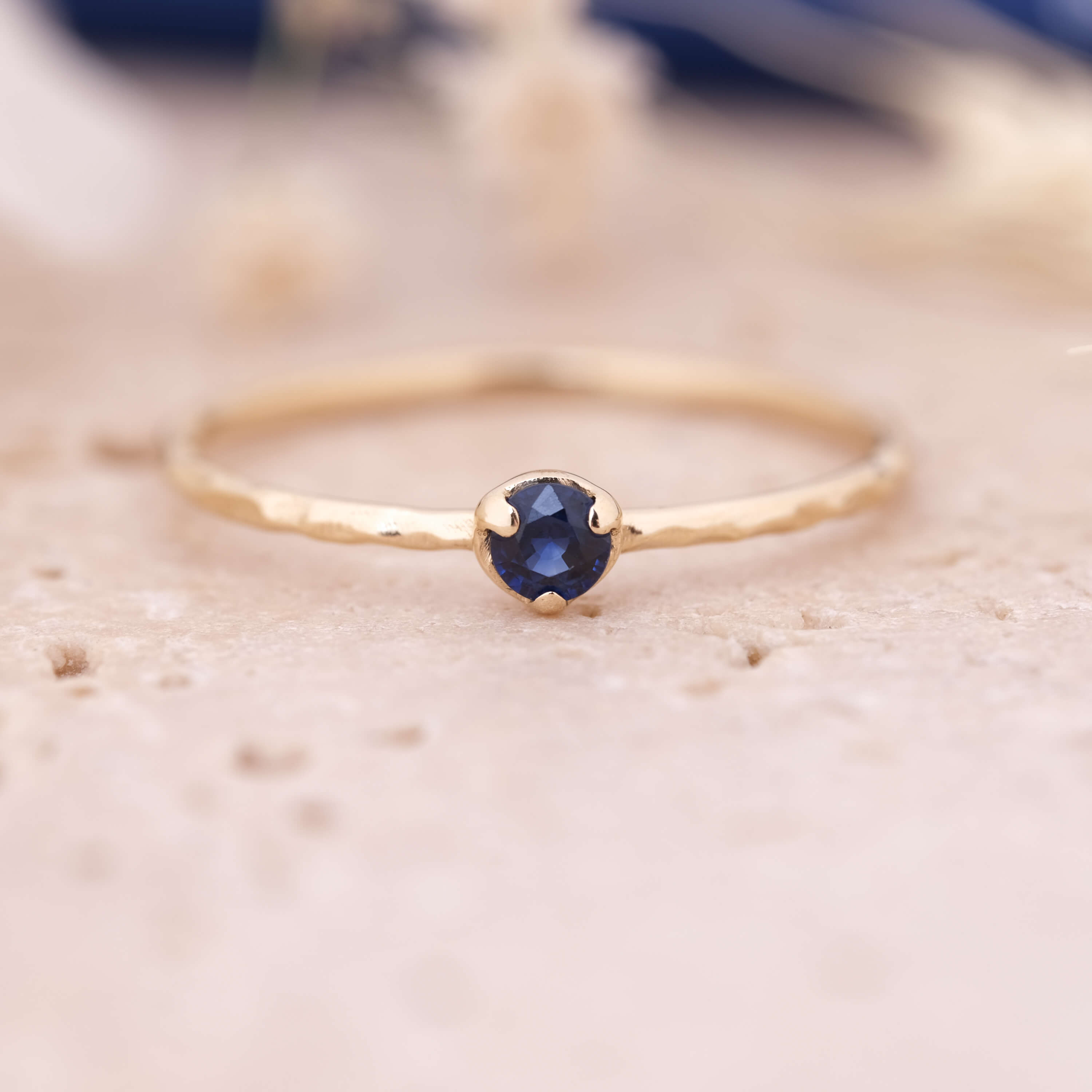 Arin | Minimal Safir Taşlı Dokulu Yüzük