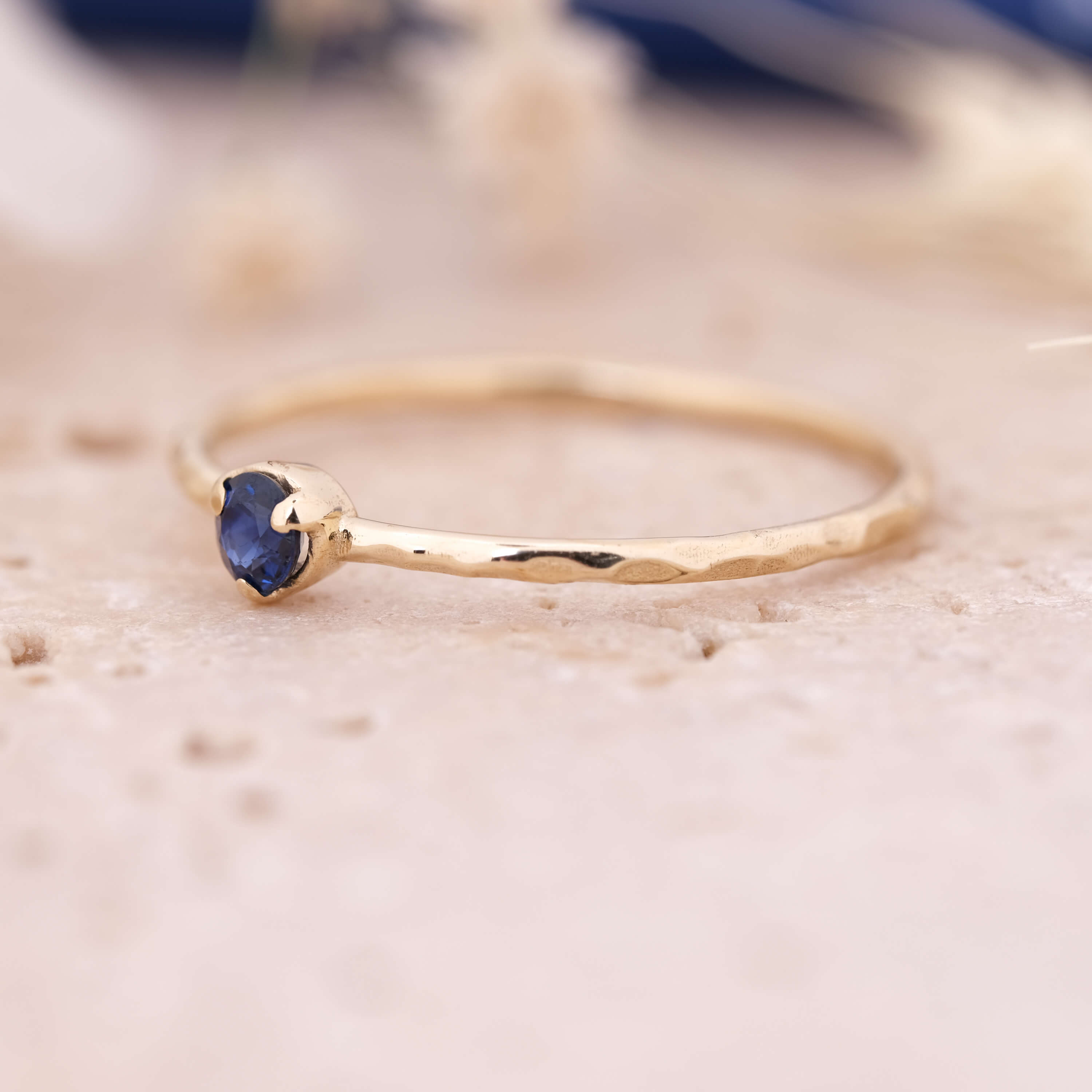 Arin | Minimal Safir Taşlı Dokulu Yüzük