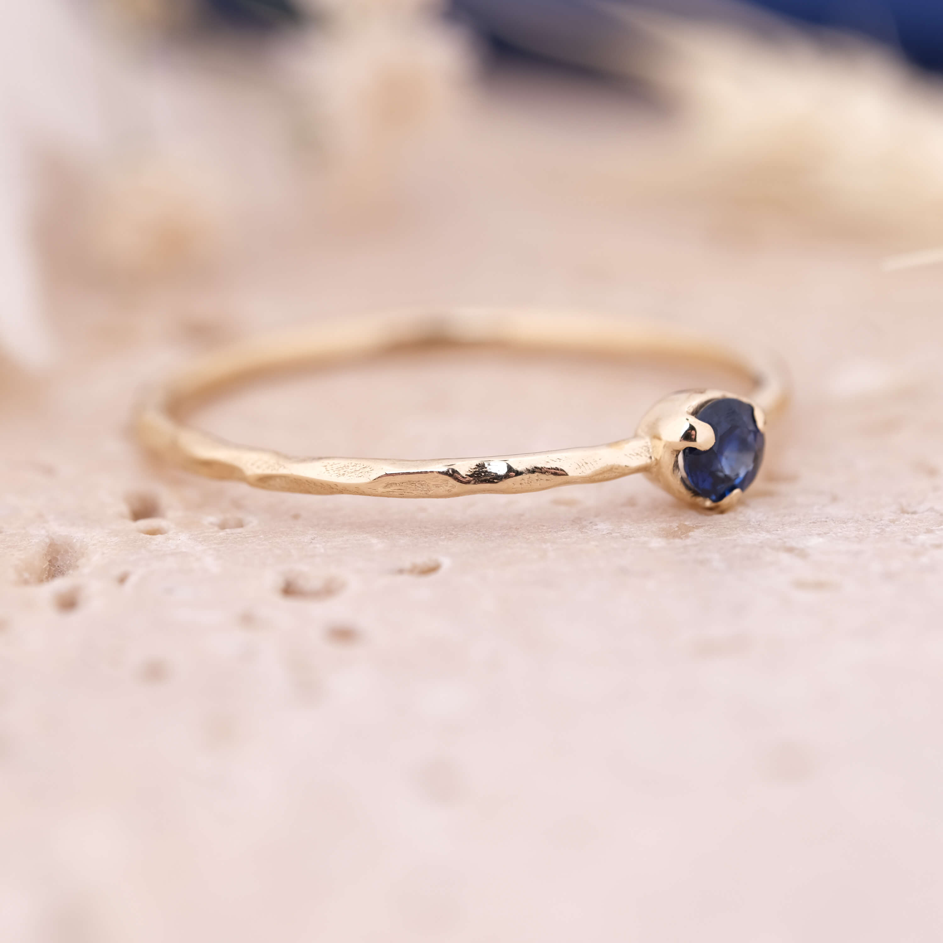 Arin | Minimal Safir Taşlı Dokulu Yüzük