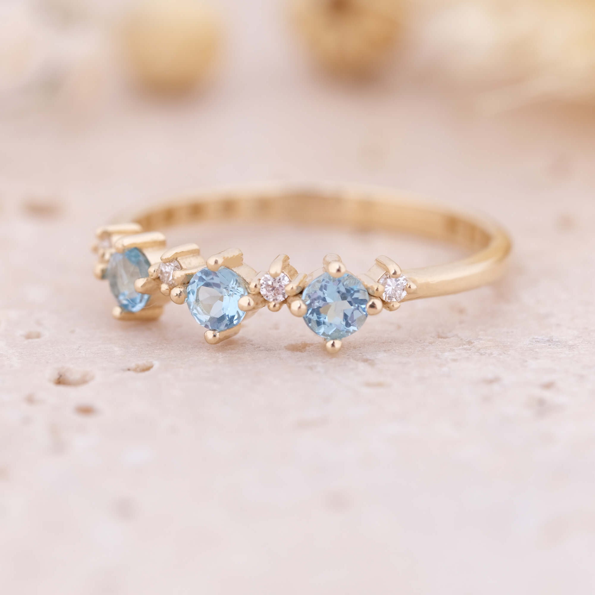 Minimal Pırlantalı Swiss Blue Topaz Yüzük