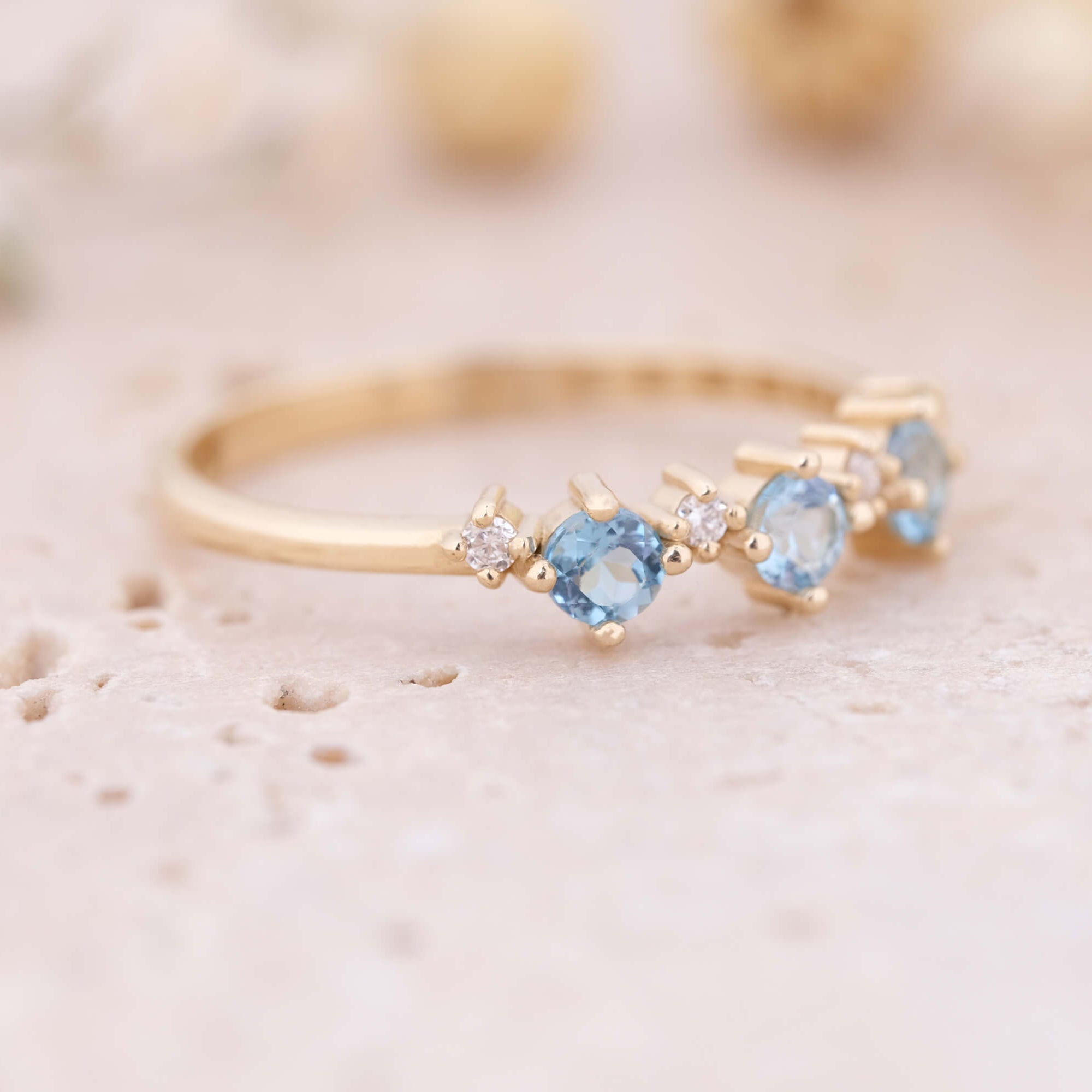 Minimal Pırlantalı Swiss Blue Topaz Yüzük