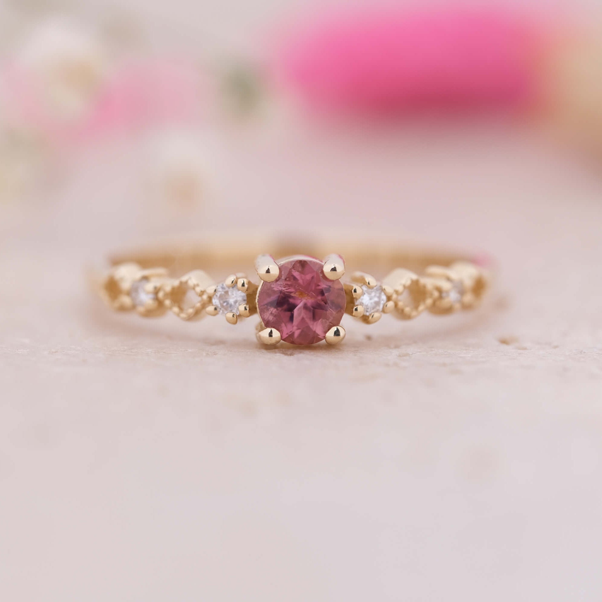 Lira | Oval Kesim Turmalin ve Minimal Pırlantalı Yüzük