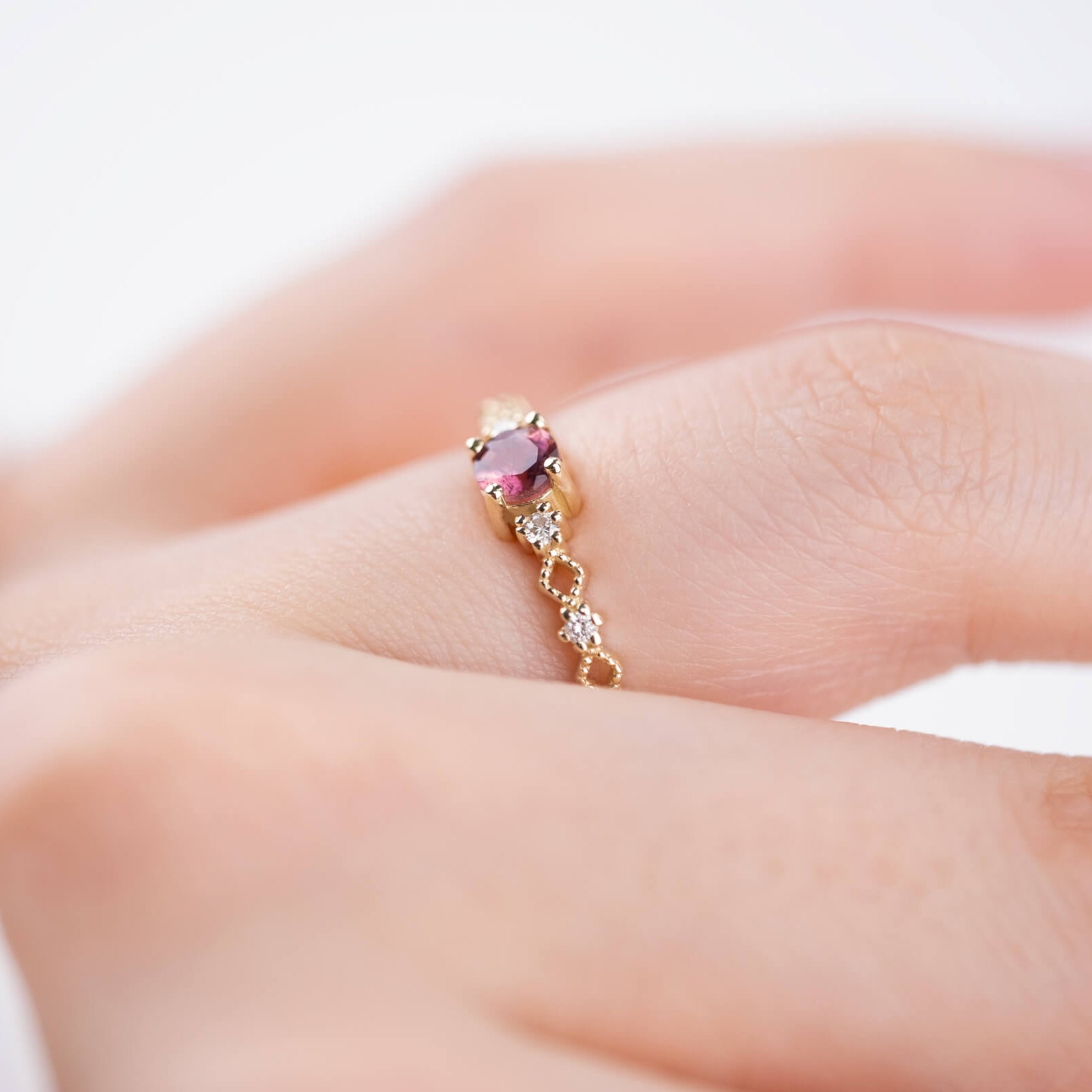 Lira | Oval Kesim Turmalin ve Minimal Pırlantalı Yüzük