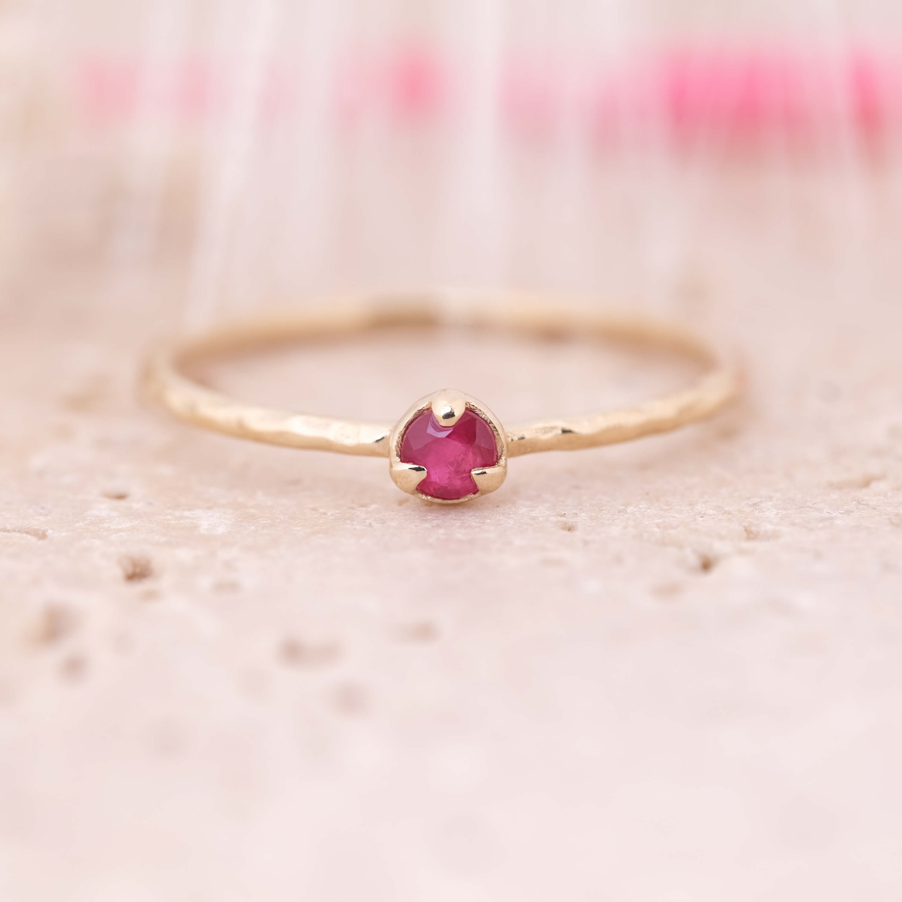 Arin | Minimal Yakut Taşlı Dokulu Yüzük