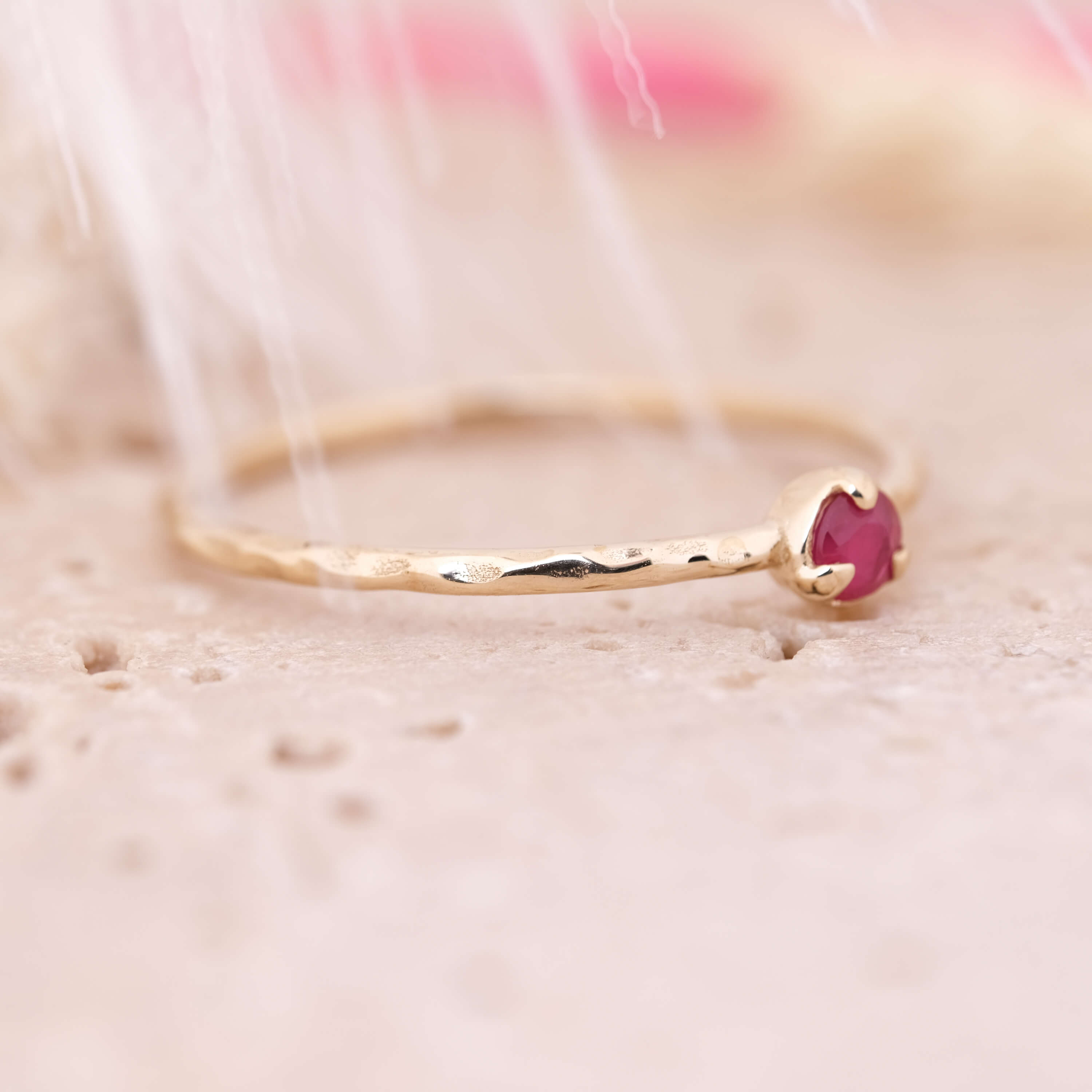 Arin | Minimal Yakut Taşlı Dokulu Yüzük