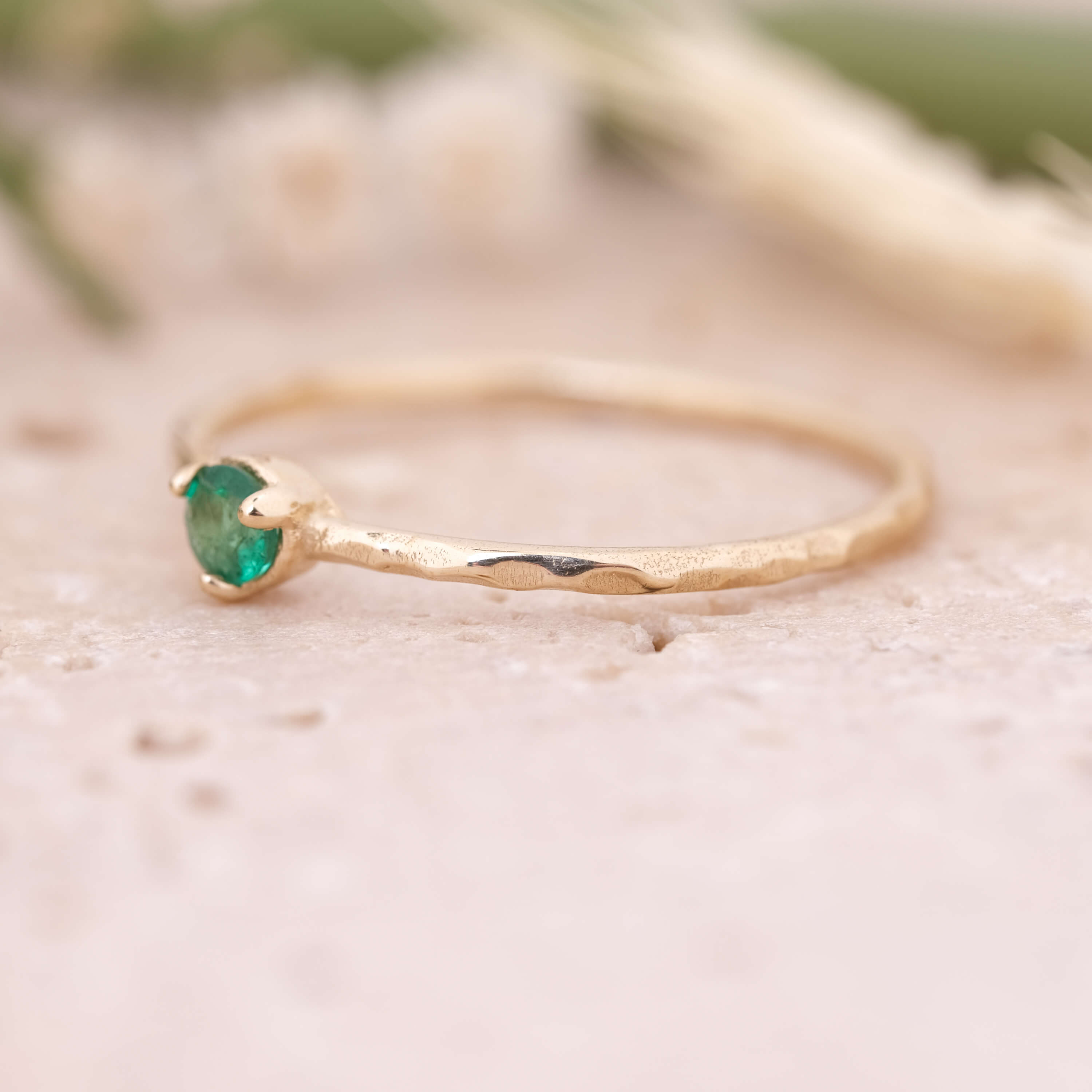 Arin | Minimal Zümrüt Taşlı Dokulu Yüzük